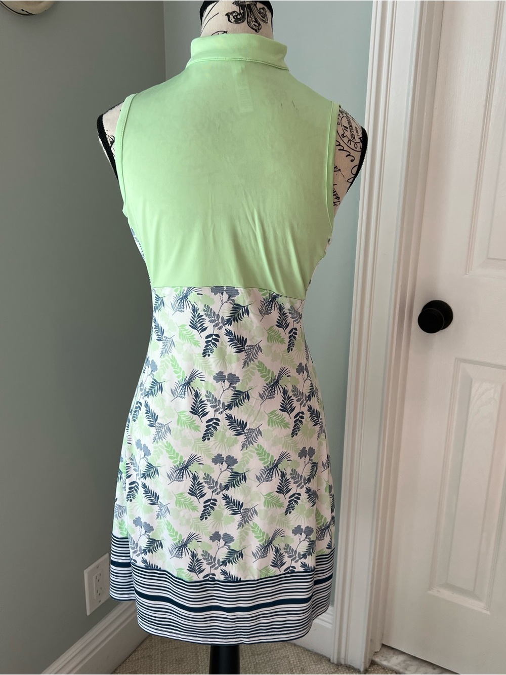 Tee Time Sleeveless Palm Leaf Print Golf Dress | Size S | Great Condition - Picture 3 of 13